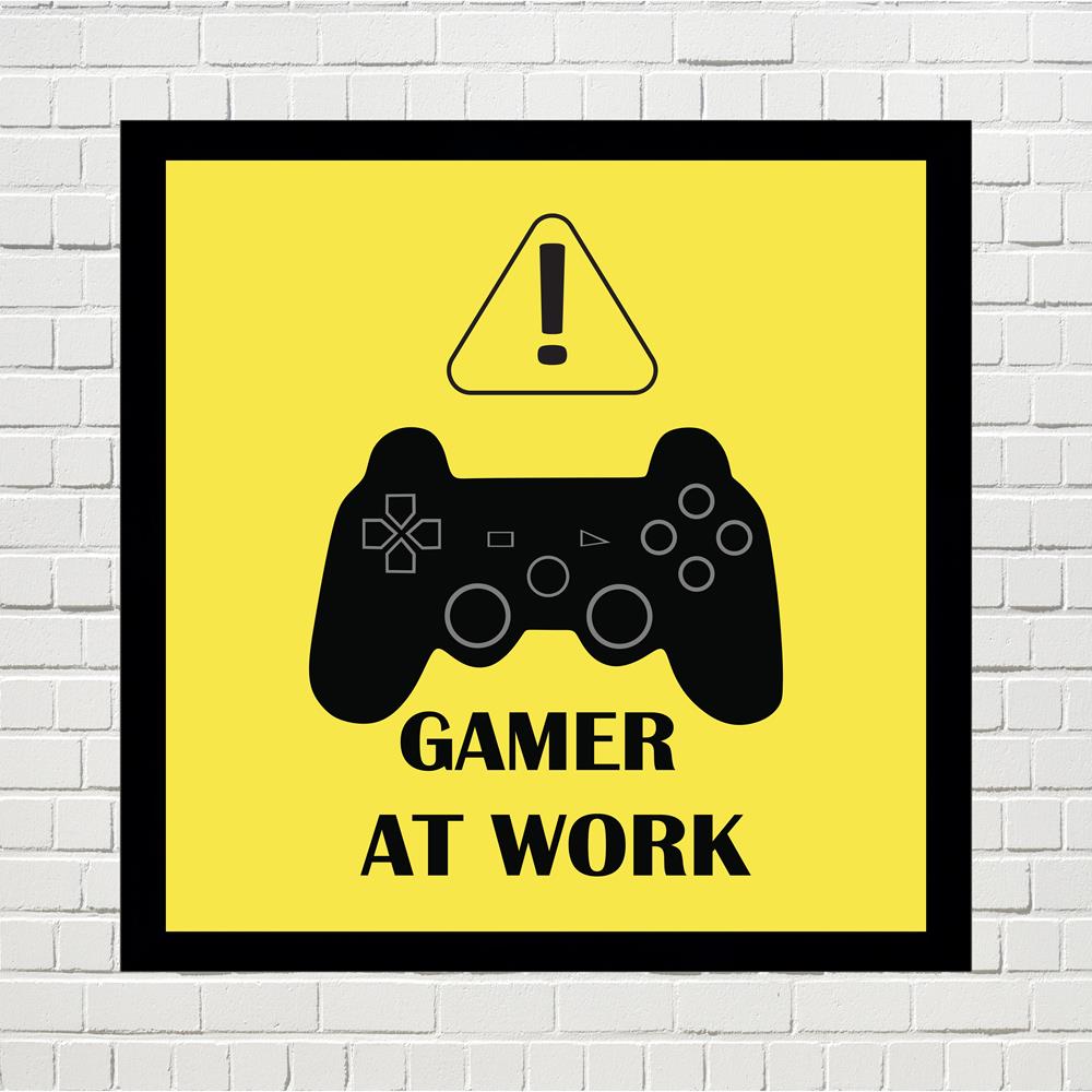 Quadro Gamer at Work, medidas 25x25 com moldura preta 2cm e vidro PVC