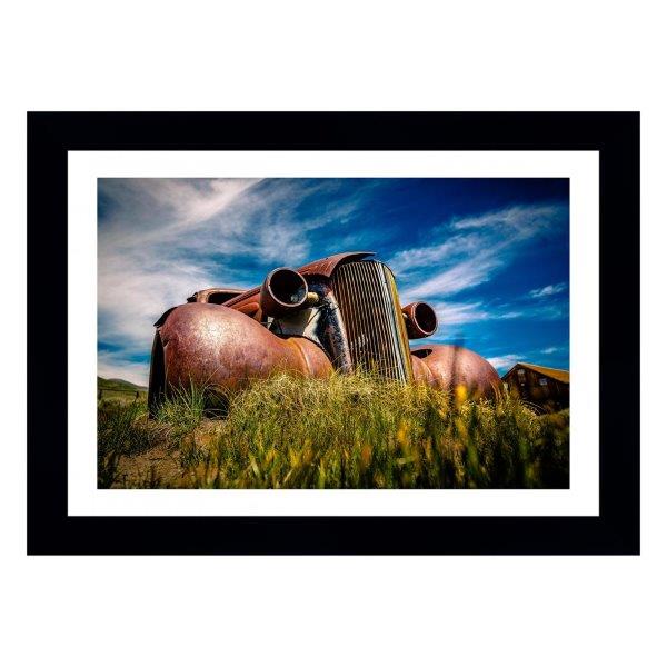 Quadro Old Car In Farm Com Medidas De 61x47 , Com Moldura Preta, Paspatur Branco E Vidro De 4mm