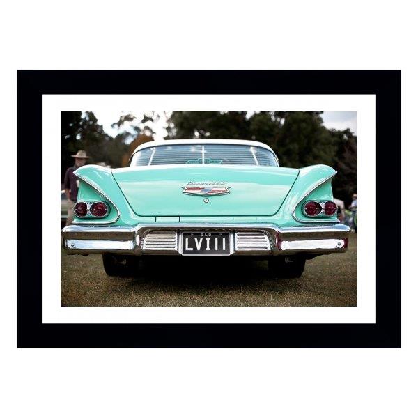 Quadro Old Chevrolet Azul água Com Medida De 61x47 E Moldura Preta Com Paspatur Branco E Vidro De 4mm